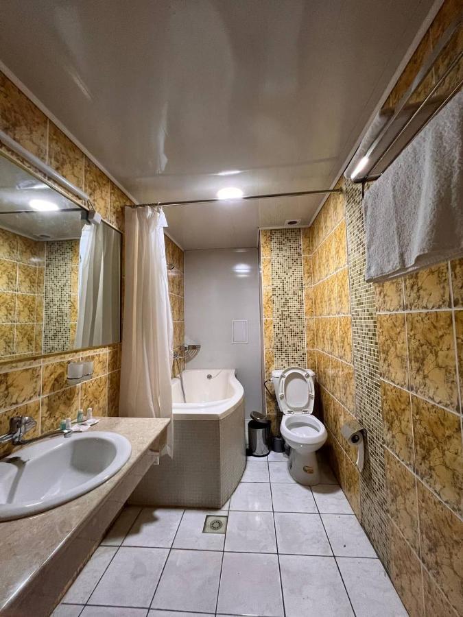 Grand Uzbegim Hotel Tasjkent Buitenkant foto